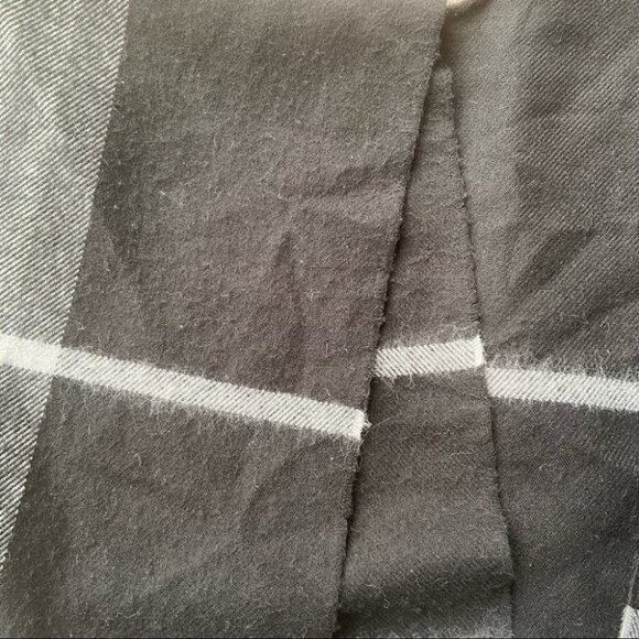 V. FRAAS Made in Germany Plaid Shawl - Picture 9 of 12